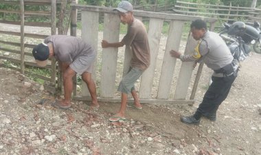 Kompak-dan-Humanis,-Bhabinkamtibmas-Maurisu-Tengah-Bersama-Warga-Gelar-Kerja-Bakti