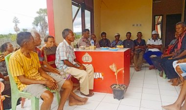 Cegah-Konflik-Meluas,-Bhabinkamtibmas-Motadik-Fasilitasi-Mediasi-Warga