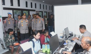 Pastikan-Pelayanan-Publik-Prima,-Kapolda-NTT-Cek-Langsung-Ruang-Pelayanan-Masyarakat-di-Polresta-Kupang-Kota