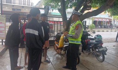 Wujudkan-Jalan-Raya-Aman-dan-Nyaman,-Sat-Lantas-Polres-TTU-Gelar-Aksi-Humanis-