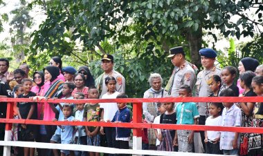 Kapolda-NTT-Resmikan-Jembatan-Merah-Putih,-Tangis-Haru-Warga-Bestobe-Pecah-Sambut-Harapan-Baru