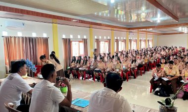 Bentengi-Generasi-Muda-dari-Bahaya-Narkoba,-Satres-Narkoba-Polres-Timor-Tengah-Utara-Gelar-Sosialisasi-Masif-di-SMAN-2-Kefamenanu