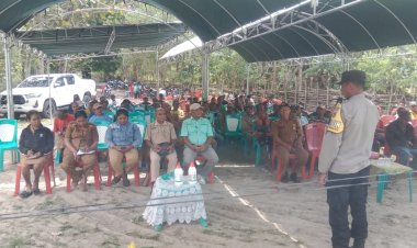 Dukung-Ketahanan-Pangan-dan-Kamtibmas,-Bhabinkamtibmas-Polsek-Noemuti-Hadiri-Sosialisasi-Pertanian-bersama-Warga-Desa-Naob