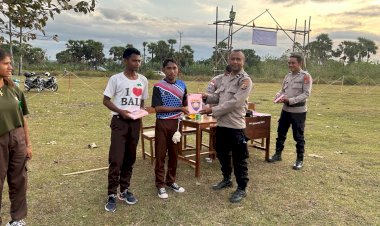 Sat-Binmas-Polres-TTU-Berikan-Edukasi-Bullying,-Kenakalan-Remaja-dan-Pengenalan-Saka-Bhayangkara-kepada-Siswa-SMAN-2-Kefamenanu