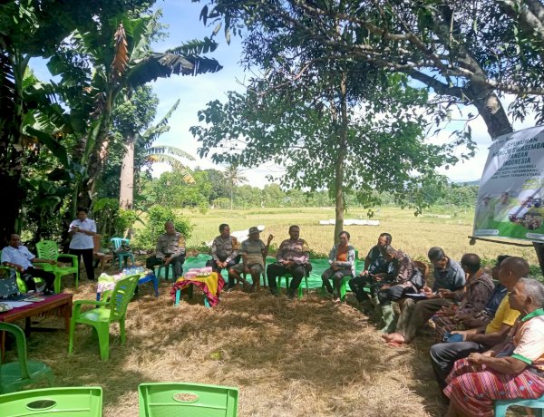 Bhabinkamtibmas-Kota-Kefamenanu-Pererat-Kemanunggalan-Bersama-Kelompok-Tani