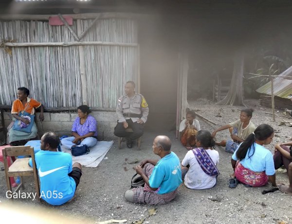 Melalui Pendekatan Humanis, Bhabinkamtibmas Tubuhue Edukasi Warga Soal Bahaya Miras dan Penertiban Ternak Sapi