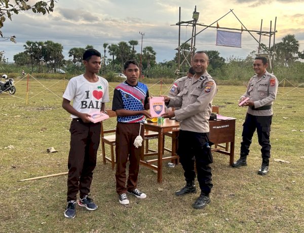 Sat Binmas Polres TTU Berikan Edukasi Bullying, Kenakalan Remaja dan Pengenalan Saka Bhayangkara kepada Siswa SMAN 2 Kefamenanu