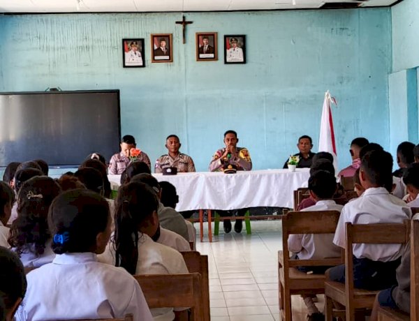 Polsek Miomaffo Barat Tanamkan Kesadaran Kamtibmas, Bimbing Pelajar SMP Katolik Gita Surya Eban Raih Masa Depan