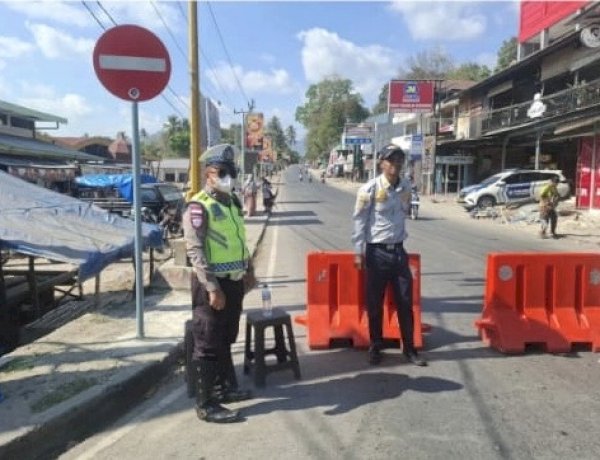 Polres TTU Bersama Dishub Rekayasa Arus Lalu Lintas di Perempatan Pasar Lama Kefamenanu