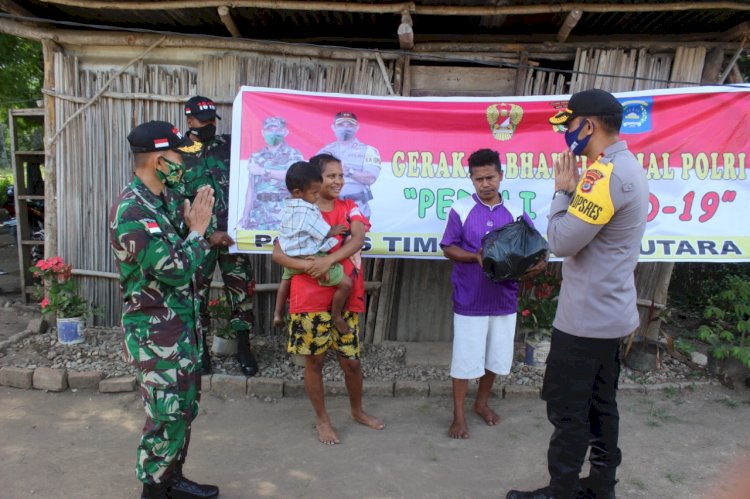 Sinergitas TNI-Polri Salurkan Bantuan Sosial di Sembilan Kelurahan Kota Kefamenanu