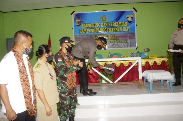 Launching Kampung Tangguh, Kapolres TTU menandai Peresmian ini dengan memukul gong