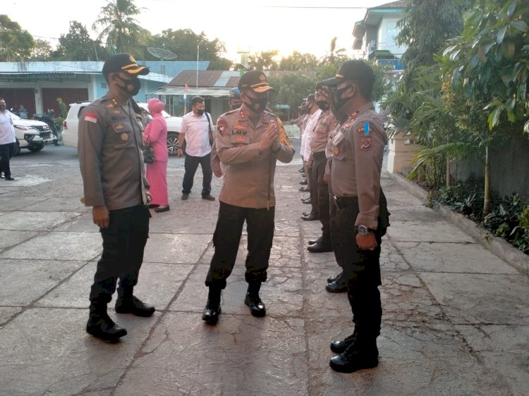 Kapolres TTU dan Ketua Bhayangkari Cabang TTU Menyambut Kedatangan Kapolda NTT Irjen Pol. Drs.Lotharia Latif, S.H.,M.Hum.