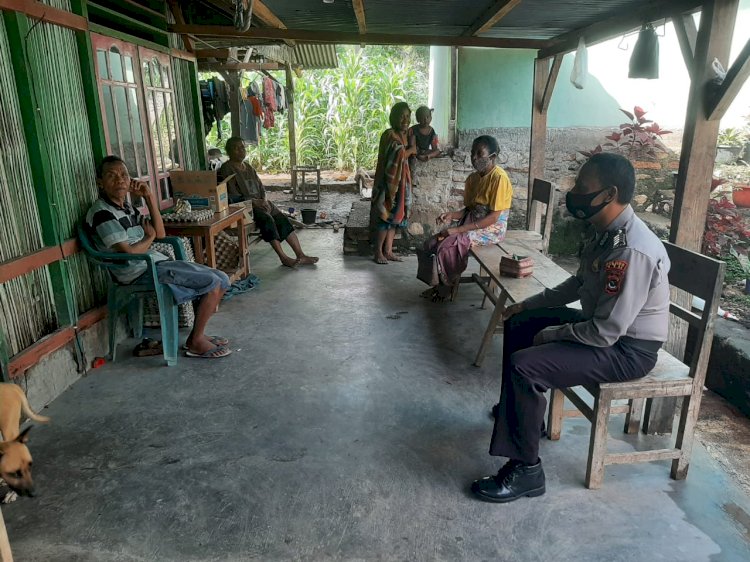 Bripka Petrus Pikan sambangi warga Desa Kuanek