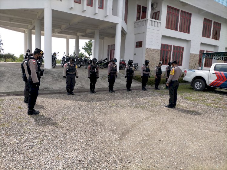 Polres TTU melakukan pengamanan ketat pada Rapat Paripurna  DPRD  TTU