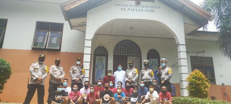 KAPOLRES TTU BERSAMA JAJARAN GELAR KEGIATAN BHAKTI SOSIAL DI GEREJA PETRA KEFAMENANU DAN PANTI ASUHAN BUDI MULYA SASI