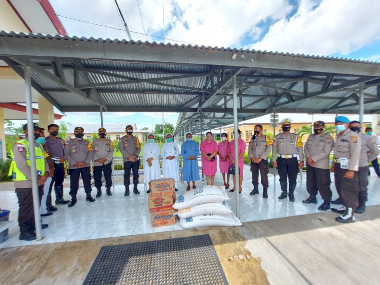 KAPOLRES TTU MEMBERIKAN BANTUAN SEMBAKO KEPADA KEPALA RUMAH SAKIT KUSTA DAN CACAT UMUM BUNDA PEMBANTU ABADI NAOB