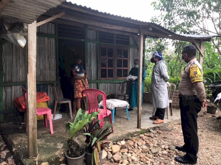 Warga Kelurahan Sasi Pelaku Perjalanan Dari Timor Leste didatangi Bhabinkamtibmas dan Tim Gugus Tugas Covid 19 Kabupaten TTU