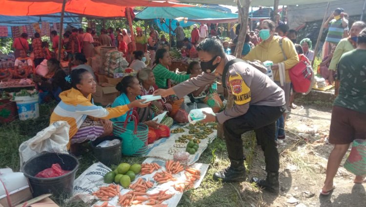 Polsek Miomaffo Barat Melaksanakan Giat Operasi  KY2D di Pasar Tradisional