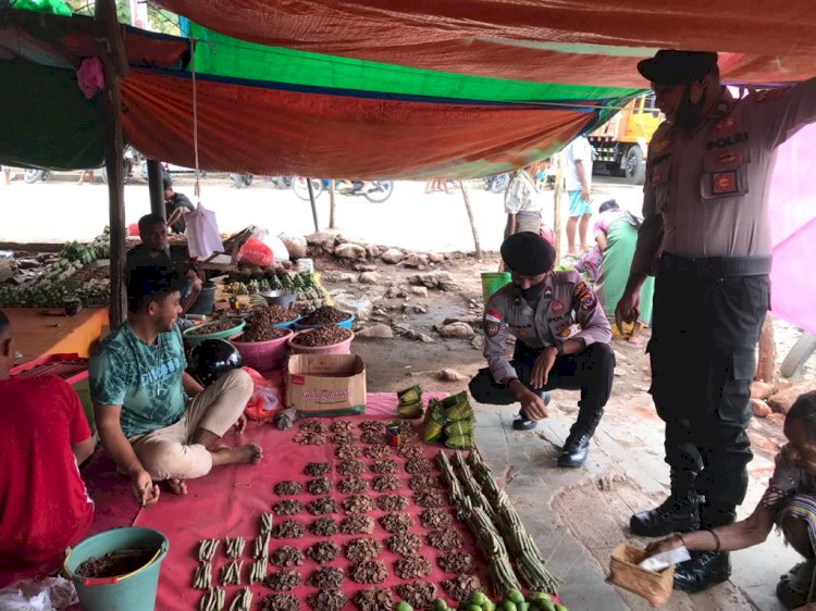 Samapta Polres TTU Sisir Kota Kefamenanu Beri Himbauan PPKM dan Penegakan Prokes