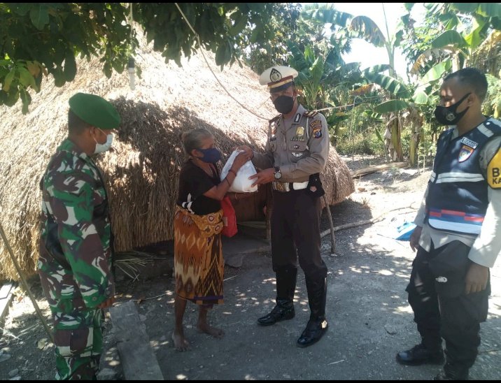 Warga Apresiasi Bantuan Polres TTU di Tengah PPKM Darurat