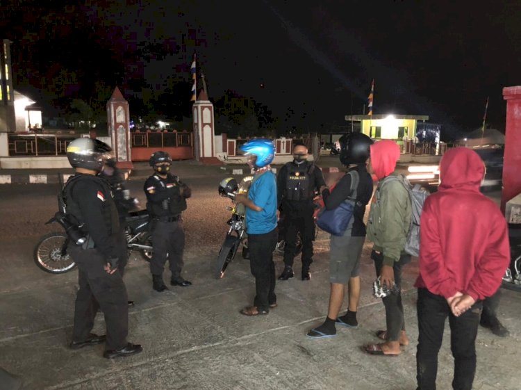 Gunakan Pengeras Suara, Polres TTU Sosialisasi Instruksi Bupati TTU di Malam Hari