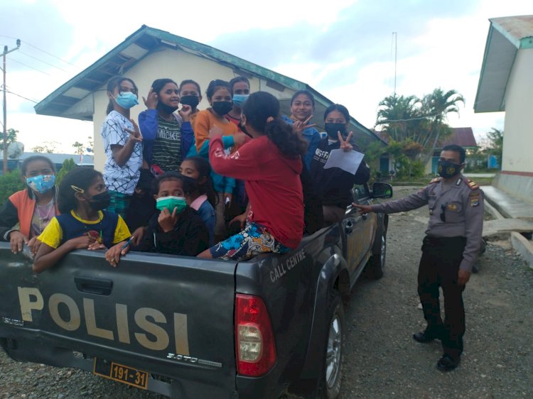 Kapolsek Miobar Beri Edukasi dan Jemput Pelajar SMAN Mutis di Rumah Untuk Ikut Vaksin