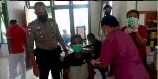 Kapolsek Bian Turun Langsung ke Lapangan Kawal Proses Vaksinasi