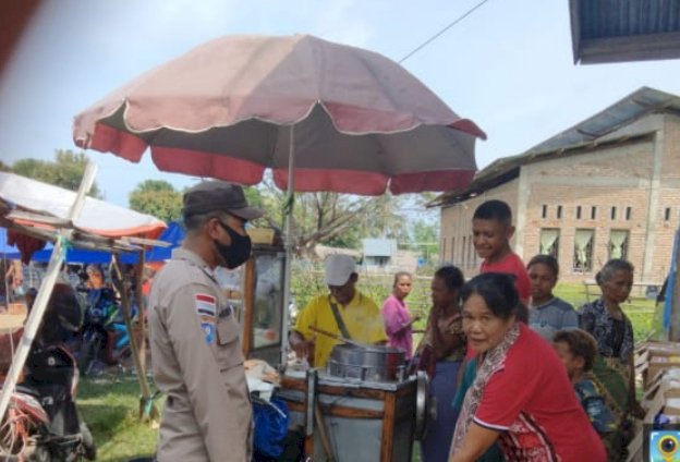 Bhabinkamtibmas Maukabatan Sambangi Pedagang Pasar Nona Manis