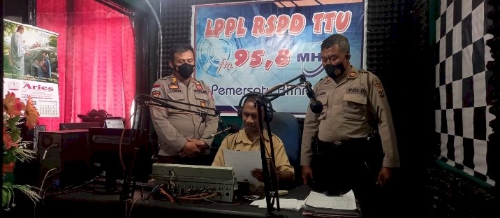 Polres TTU Info Pelayanan Vaksin Kepada Masyarakat Melalui Radio