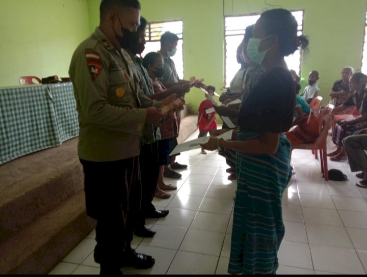 Kapolsek Biut Pantau Penyaluran BLT di Desa Taunbaen