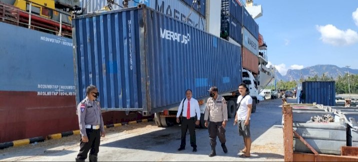 Polsek Insana Utara Kawal Pengembalian 3 Container Peti Kemas ke Tanjung Perak