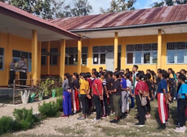 Kapolsek Biboki Selatan Beri Pelatihan PBB di SMAN Manufui