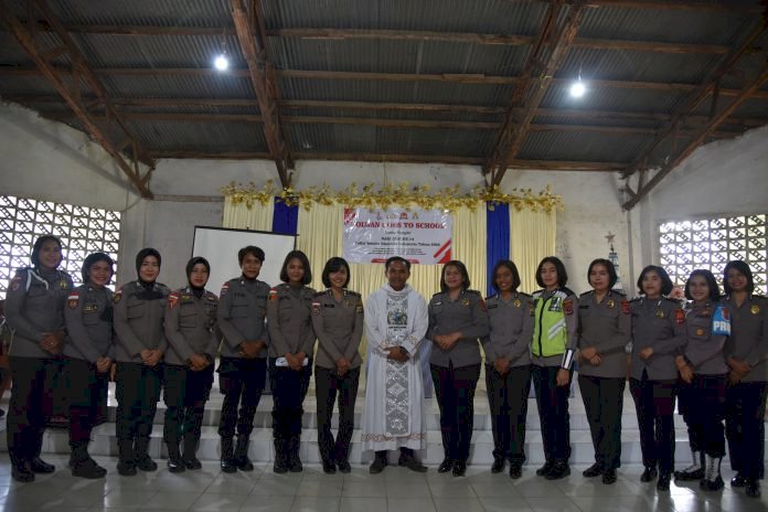 Sambut HUT Polwan, Polwan Polres TTU Gelar Goes to School di SMA Warta Bhakti