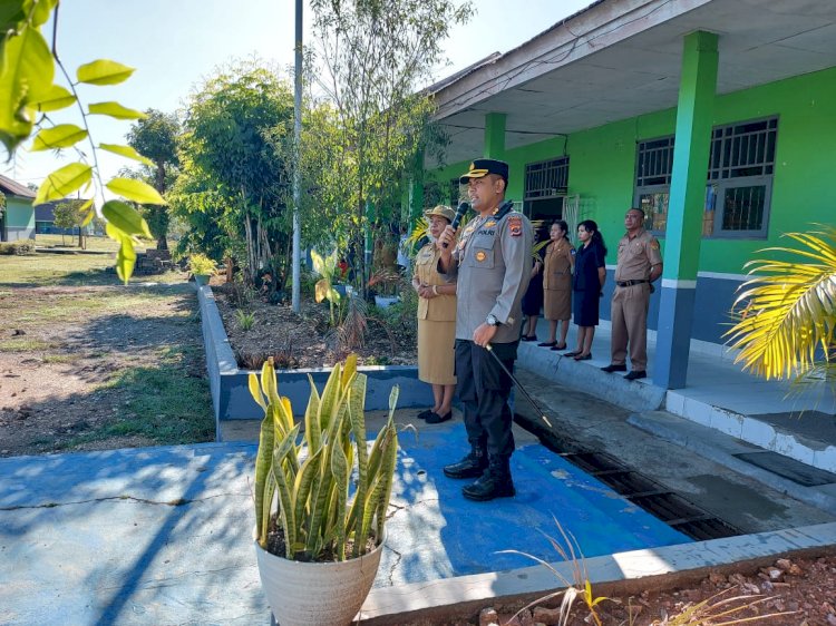 Kapolres TTU Pimpin Upacara di SMKN 1 Kefamenanu