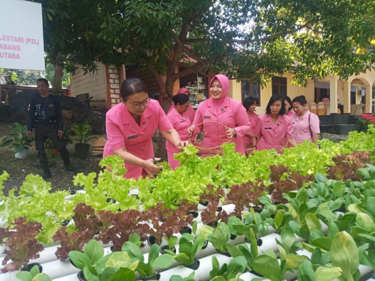 Ketua Bhayangkari Daerah NTT Dampingi Kapolda NTT Kunker Ke TTU