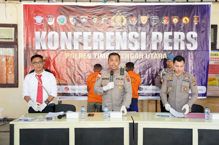 Kapolres TTU Pimpin Konferensi Pers Kasus Pembunuhan yang Terjadi di Desa Sono