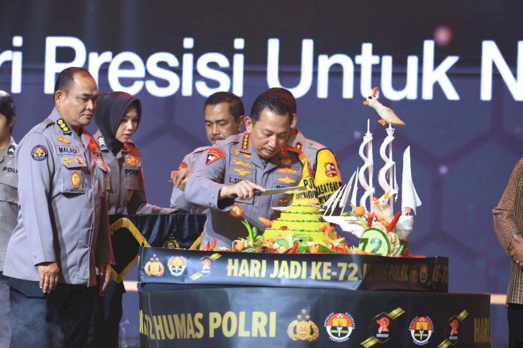 Saat Hari jadi Ke 72, Kapolri beri Dua Hadiah Untuk Divisi Humas Polri