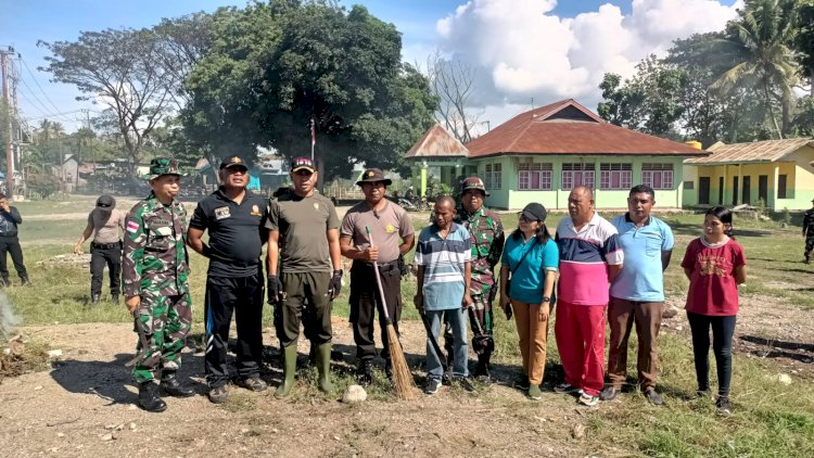 Sinergitas TNI-Polri dan Masyarakat di TTU Gelar Pembersihan Lingkungan