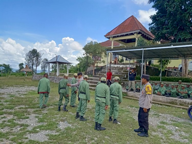 Songsong Pemilu, Anggota Polsek Jajaran Polres TTU Beri Pembekalan Bagi Anggota Linmas