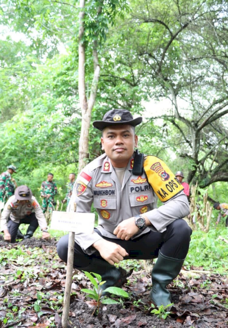 Wujud Cinta Lingkungan di Momen HPN, Kapolres TTU Bersama Dandim TTU dan Wartawan Gelar Penghijauan