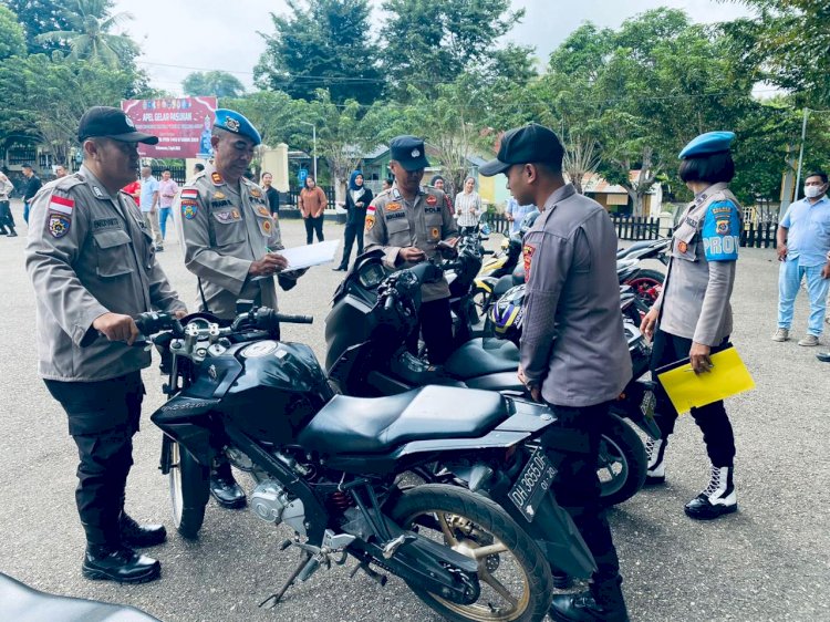 Wakapolres TTU Pimpin Penertiban dan Gakum Berlalu Lintas Bagi Personel