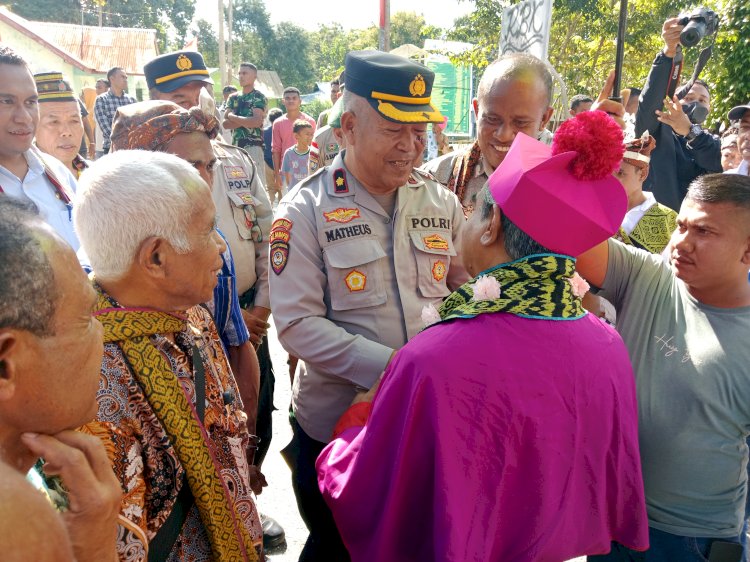 Wakapolres TTU Pimpin Anggota Sambut dan Amankan Kedatangan Uskup Agung Kupang di Kefamenanu