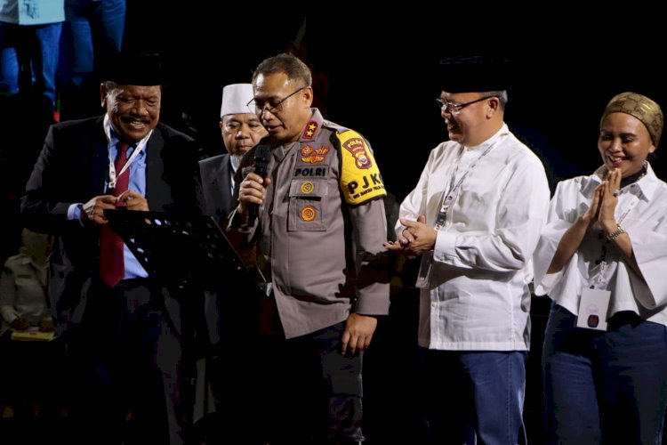 Sambut Pilkada Damai dan Riang Gembira, Kapolda Bengkulu Ajak Kedua Paslon Gub dan Wagub Nyanyi Bareng di Malam Pengundian Nomor Urut