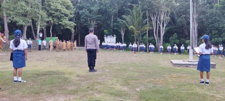 Polsek Miotim Polres TTU Gelar Upacara Bendera di SMPN 1 Miomaffo Timur, Tekankan Pembinaan Karakter dan Pencegahan Kenakalan Remaja