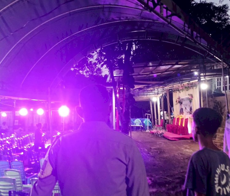 Humanis! Bripka Lukito Kawal Syukuran Wisuda di Miomaffo Barat Tetap Kondusif Tanpa Miras