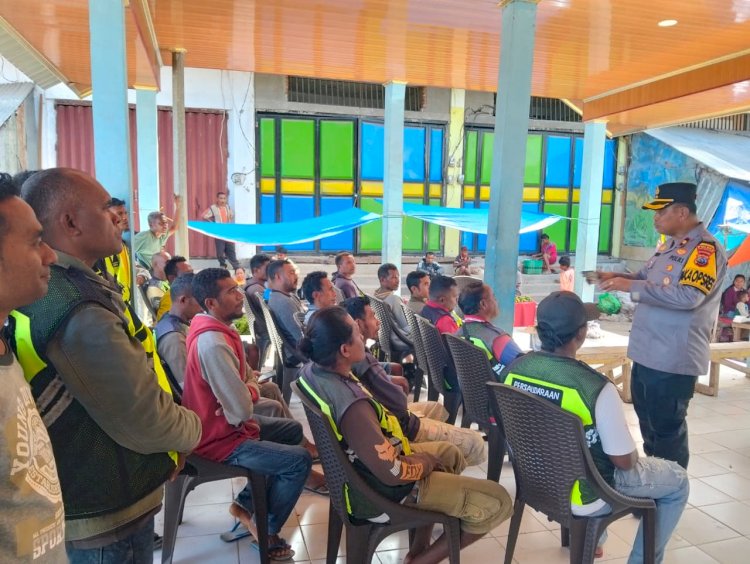 Tingkatkan Kedisiplinan Berkendara; Wakapolres TTU Pimpin Sosialisasi Kamseltibcarlantas di Terminal Bus Kefamenanu