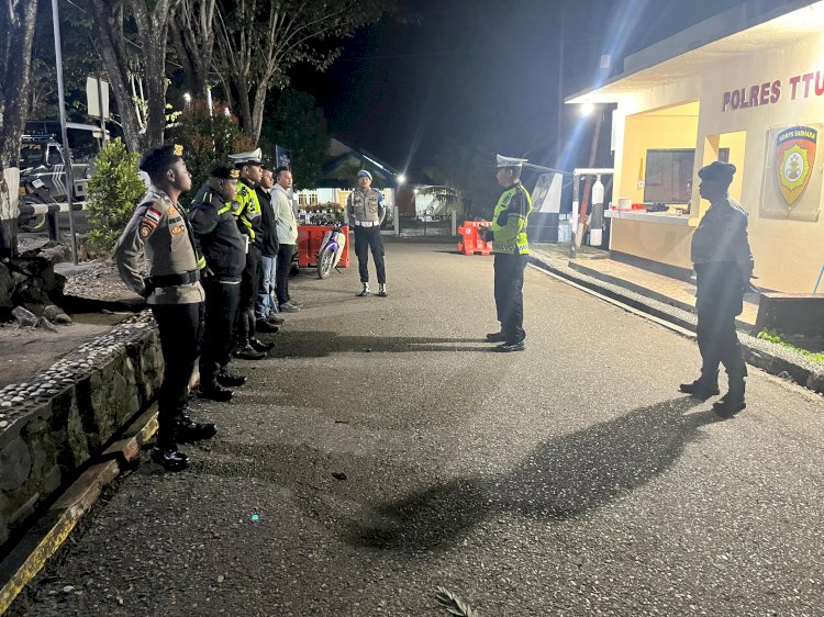 Menjaga Malam demi Kenyamanan Warga, Polres TTU Gelar Patroli Presisi Humanis di Sudut Kota Kefamenanu