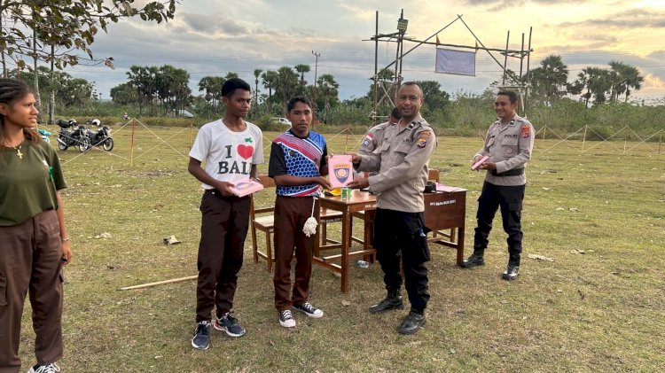 Sat Binmas Polres TTU Berikan Edukasi Bullying, Kenakalan Remaja dan Pengenalan Saka Bhayangkara kepada Siswa SMAN 2 Kefamenanu