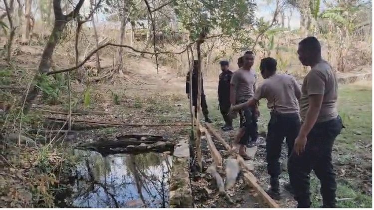 Cegah Korban Tenggelam Terulang, Polri dan Warga Gotong Royong Pagari Cekdam Oetfo Sainoni