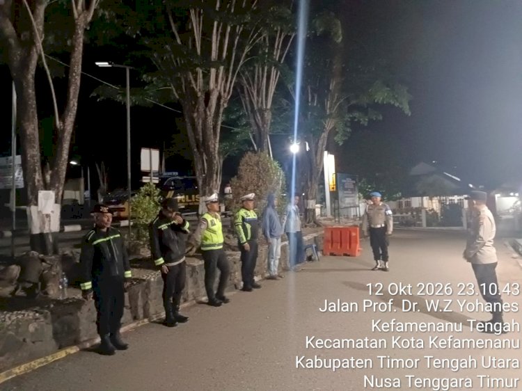 Patroli Presisi Lampu Biru; Polres TTU Sambangi Warga pada Malam Hari untuk Cegah Gangguan Kamtibmas